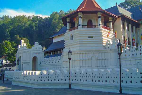 sri lanka tour packages sri lanka hill country tours culture nature tours kandy temple 02