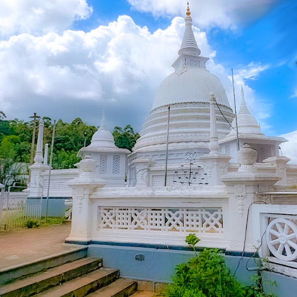 Divurumpola is located at on the way to ella from nuwereliya