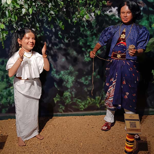 tikiri kumarahami and her elder brother Loku bandara Ehelepola