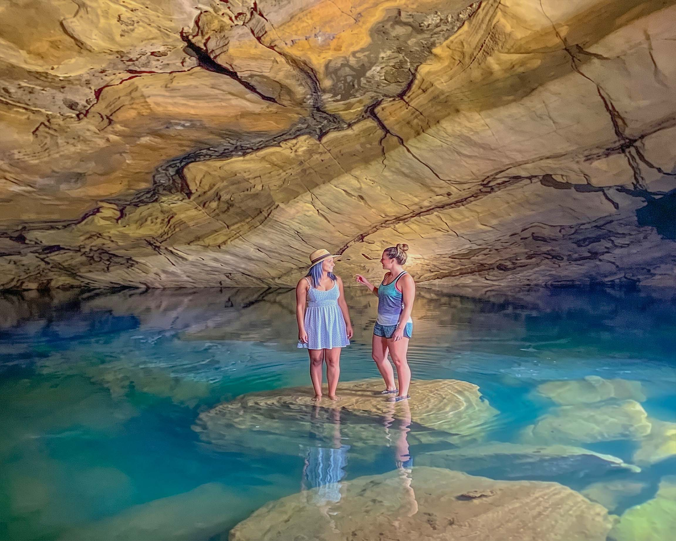 Nill diya pokuna Ella Underground Cave Trek